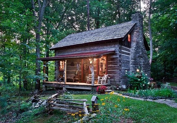 Modern new log homes with the vintage look of yesteryear